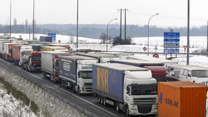 Hàng nghìn xe tải ách tắc ở biên giới Ba Lan và Ukraine do bị phong tỏa